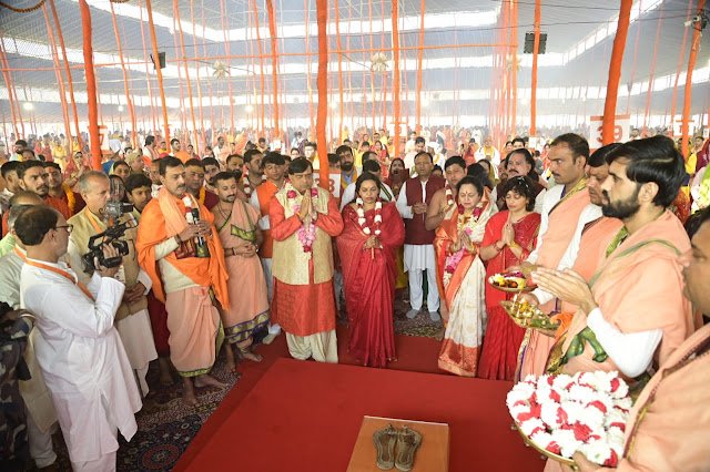 राम मंदिर में ध्वजारोहण और भारत उत्कर्ष महायज्ञ की पूर्णाहुति, नोएडा में 11 लाख श्रद्धालुओं ने रचा नया इतिहास